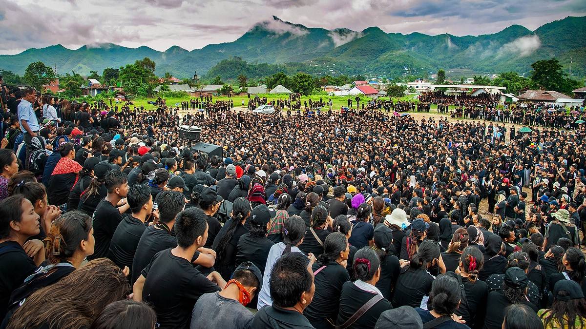 Manipur News: निर्वस्त्र घुमाने वाली महिला के नाबालिग भाई की हत्या, भीड़ से की थी बहन को बचाने की कोशिश