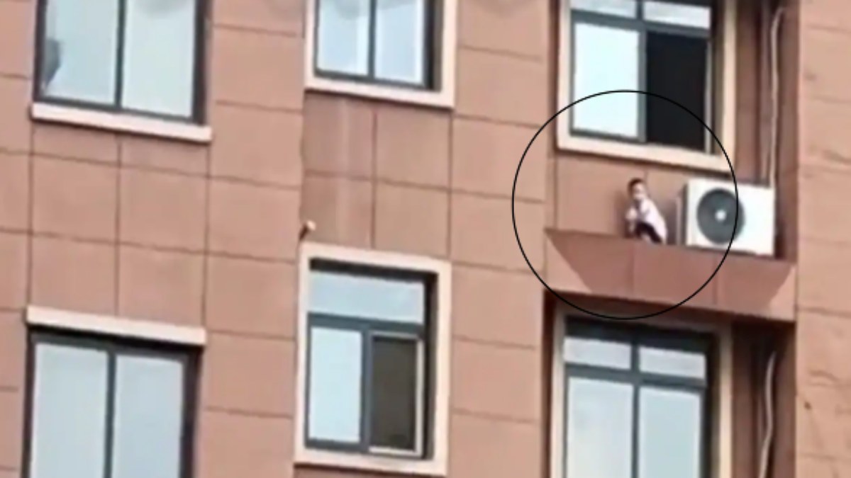 Shocking: छिपने के लिए बच्चे ने चुनी खतरनाक जगह, वायरल हुआ सांसें अटका देने वाला Video