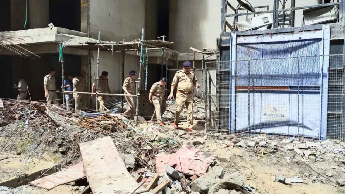 Greater Noida Lift Accident: नोएडा लिफ्ट हादसे में मृतकों की संख्या हुई 8, परिजनों को मिलेगा 25 लाख का मुआवजा