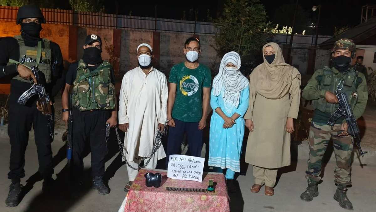 Jammu Kashmir: आतंकी भर्ती मॉड्यूल का भंडाफोड़, बारामूला पुलिस ने पकड़े लश्कर के 3 मददगार, हथियार बरामद