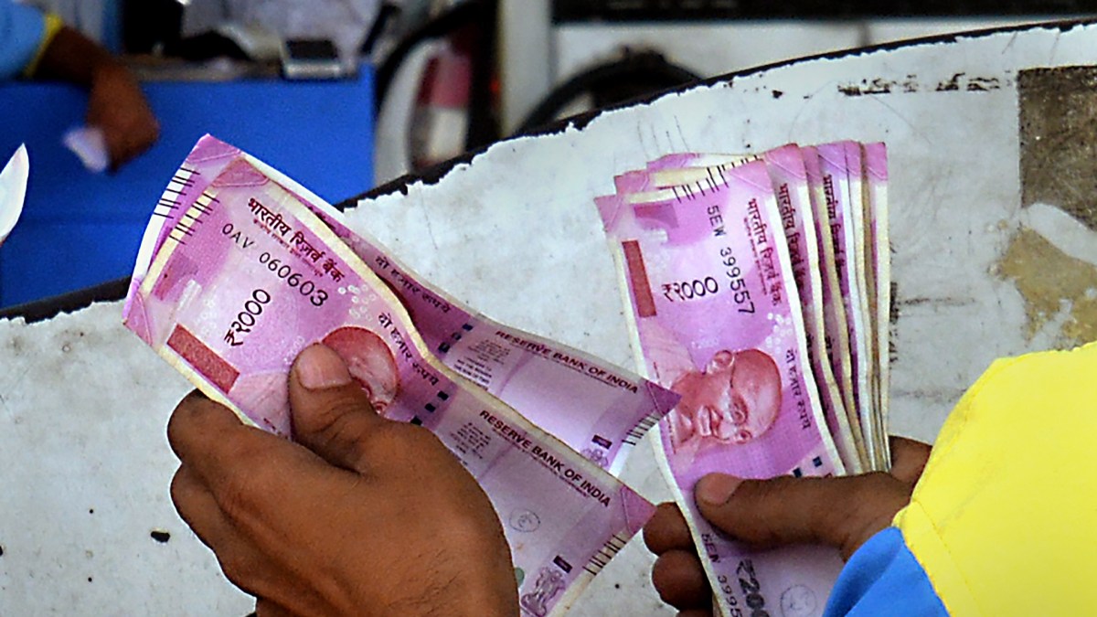 2000 के नोट को लेकर अब आई एक और बड़ी खबर, इतने नोट अभी भी सर्कुलेशन में