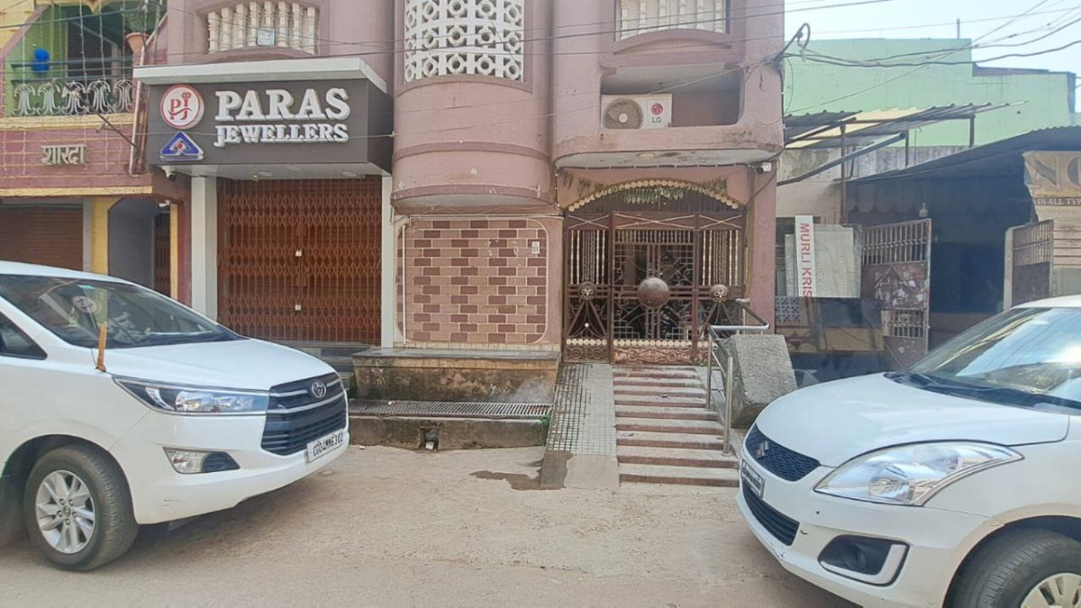 IT Raid In CG: जगदलपुर में रेड फिल्म की तरह छापेमारी, जानिए 3 दिन में कहां कहां से निकला कुबेर का ख़ज़ाना