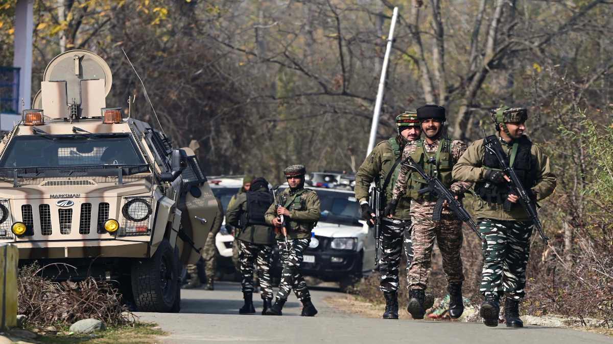Jammu Kashmir: सरकार की छाया में रहकर करते थे आतंकियों की मदद, टेरर लिंक में 4 सरकारी कर्मचारी बर्खास्त