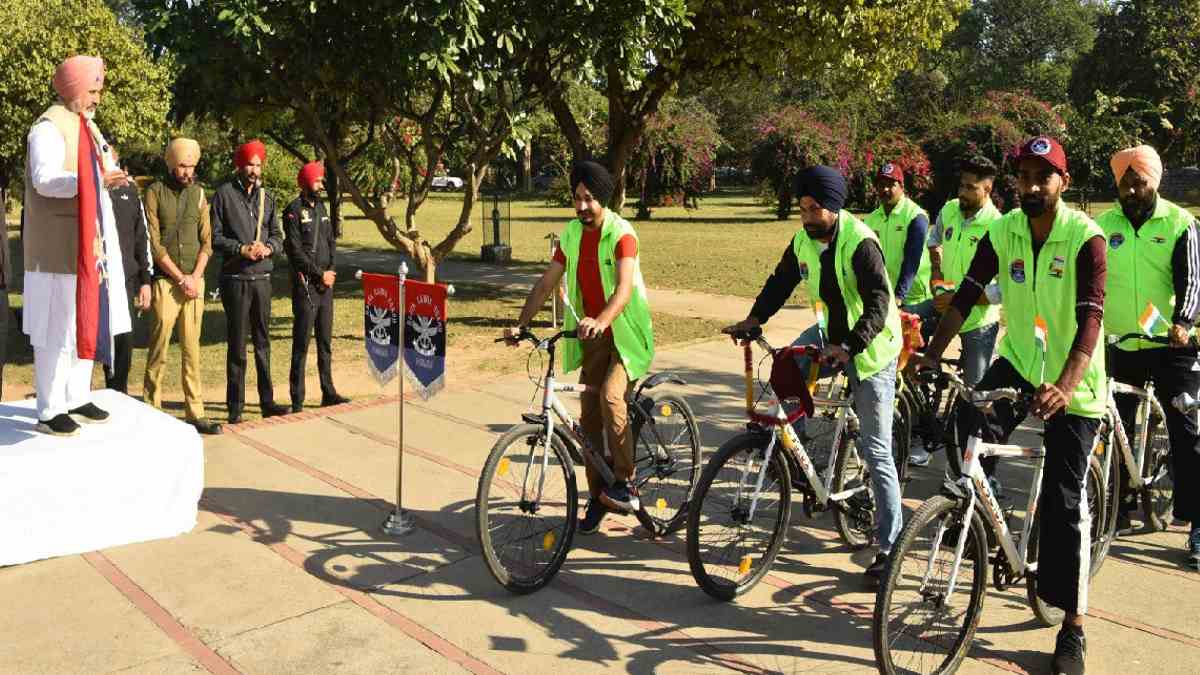 Punjab: सशस्त्र सेना झंडा दिवस पर साइकिल रैली,  मंत्री चेतन सिंह बोले- सैनिकों की शौर्यगाथा जानना जरूरी