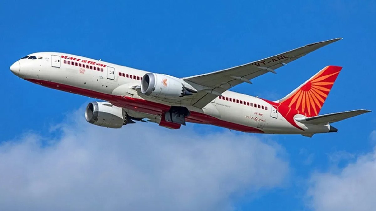 रेस्टोरेंट में खाना महंगा तो हवाई यात्रा सस्ती? जेट फ्यूल, कमर्शियल सिलेंडर के रेट बदलने से क्या-क्या होगा
