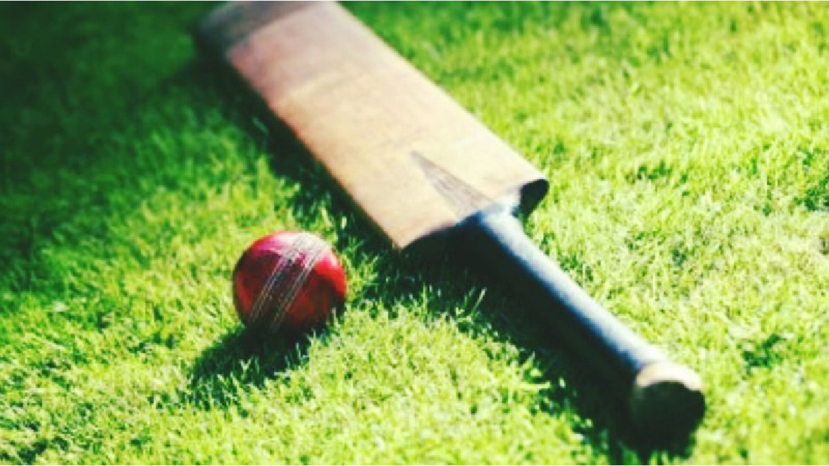 Khargone News: क्रिकेट टूर्नामेंट में गेंदबाजी करते समय एक खिलाड़ी की चली गई जान, जानिए मैदान पर क्या हुआ?