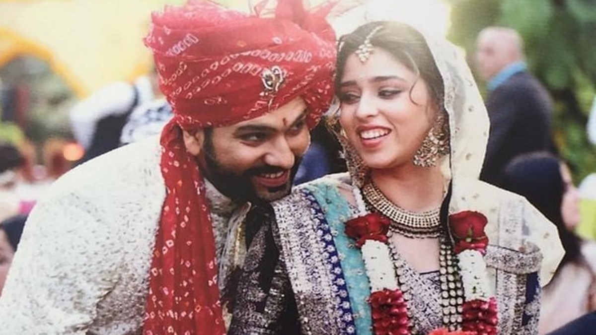 Rohit Sharma Anniversary: भरे मैदान में जब रितिका को रोहित से मिला था ये खास तोहफा, फैंस ने भी जमकर मचाया शोर