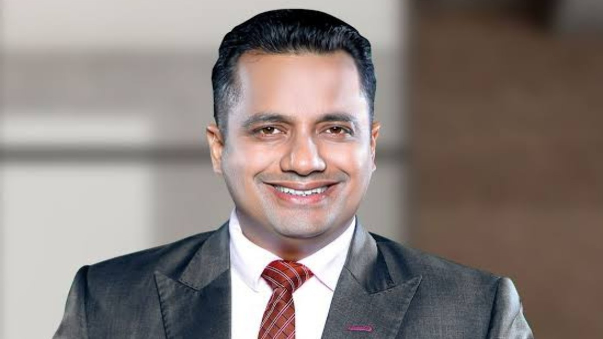 Vivek Bindra: नई मुसीबत में फंसे विवेक बिंद्रा, नोएडा थाने में FIR दर्ज, पत्नी को कमरा बंद करके बुरी तरह पीटा