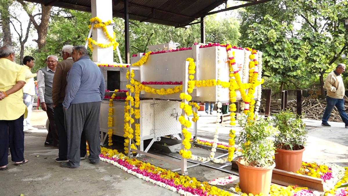 Indore news: शवदाह की हाईटेक मशीन, महज 100 किलो लकड़ी में होगा अंतिम संस्कार