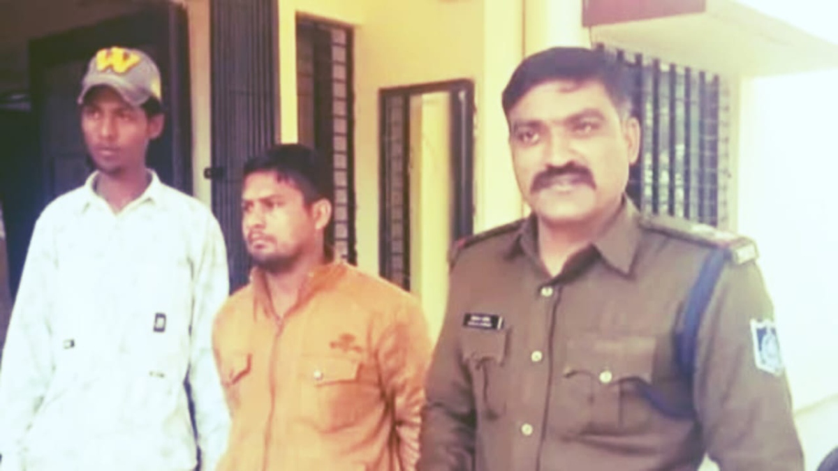 Ratlam News: थाने से टीआई की जीप चुराकर भागे बदमाश, कार का सायरन बजाकर वसूलने लगे पैसे