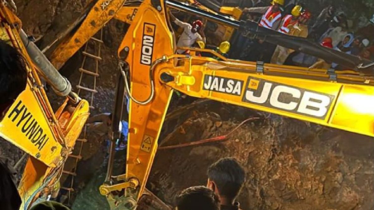 Satna News: सीवर लाइन के गड्ढे में गिरे मजदूर की मौत, 7 घंटे बाद निकाला गया शव