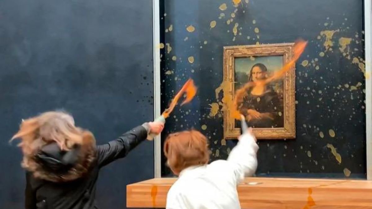 Mona Lisa: पेरिस में मोना लिसा की पेंटिंग पर प्रदर्शनकारियों ने फेंका लौकी का सूप, कहा- आर्ट से अधिक...