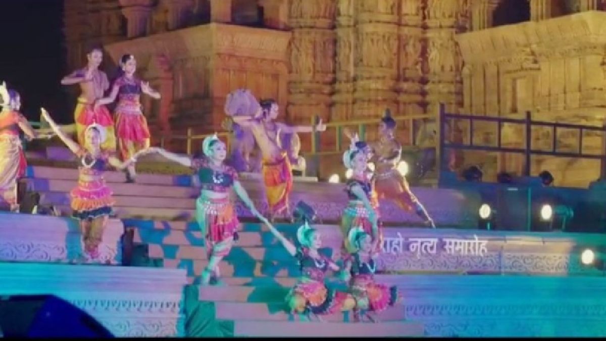 MP News: खजुराहो में पहली बार स्काई डाइविंग फेस्टिवल, धूमधाम से मनाई जाएगी गोल्डन जुबली