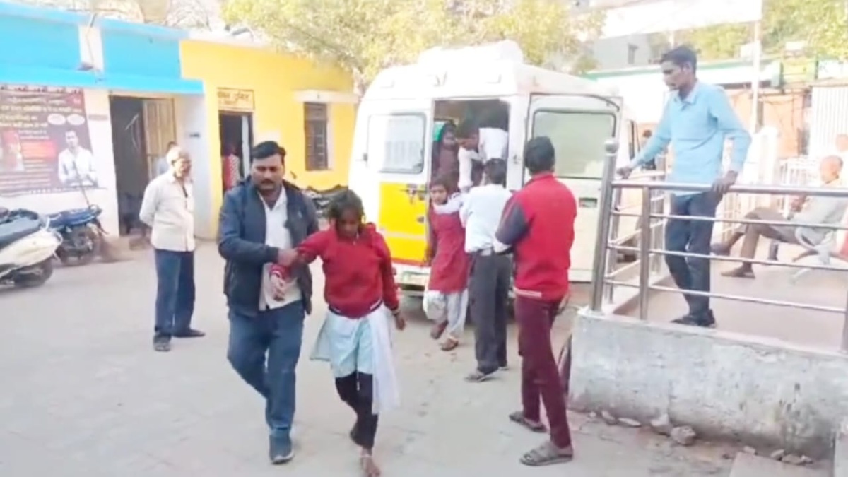 फाइलेरिया की दवा खाने से 18 बच्चियों की बिगड़ी तबीयत, उल्टी-बेहोशी की शिकायत के बाद अस्पताल में भर्ती