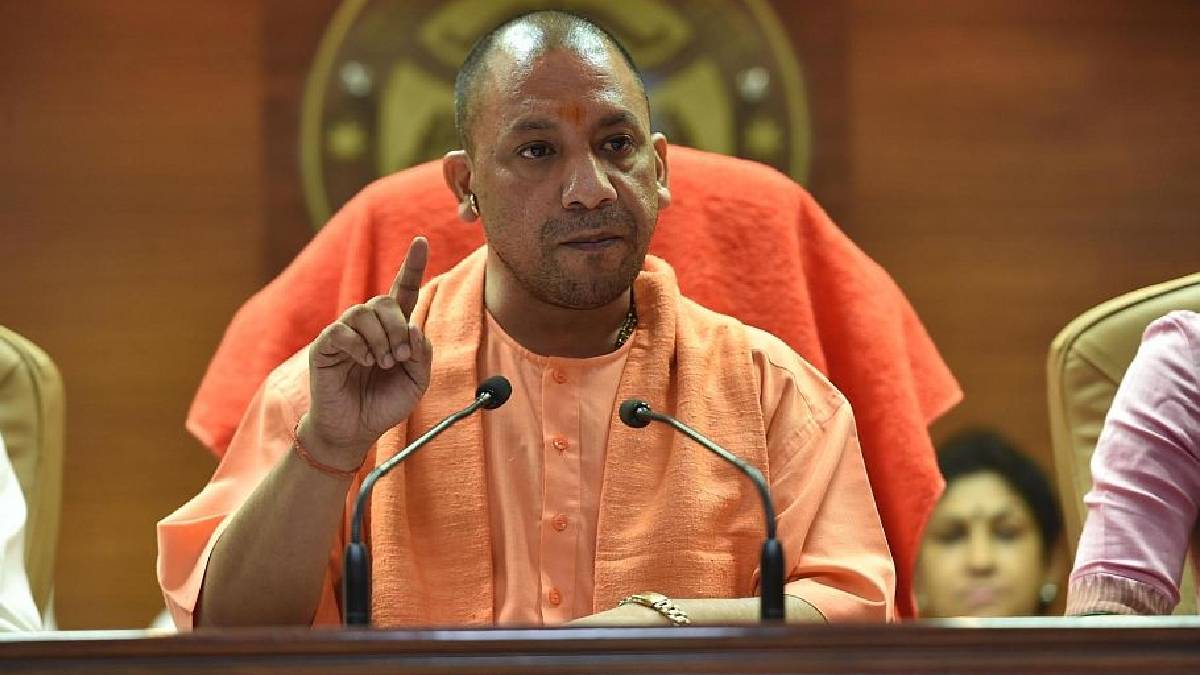 UP News: जम्मू कश्मीर बस हादसे पर सीएम योगी ने जताया दुख, मुआवजे का किया ऐलान