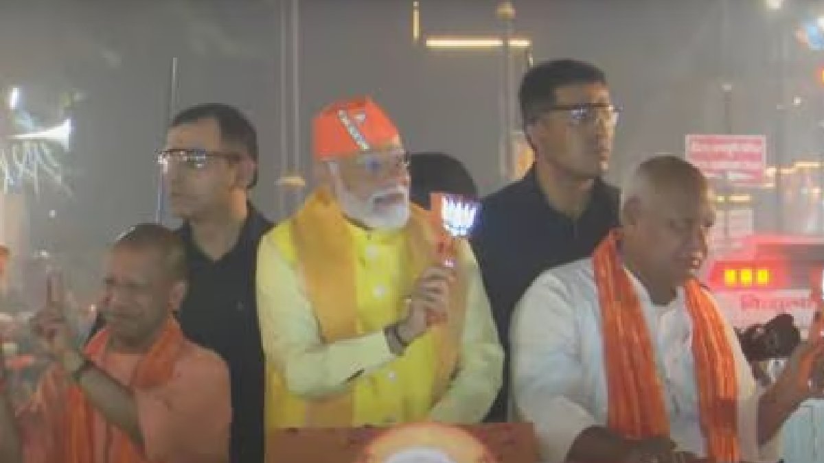 PM Modi Ayodhya Road Show : रामलला की नगरी  में पीएम मोदी का रोड शो, भक्तों व समर्थकों का उमड़ा जनसैलाब