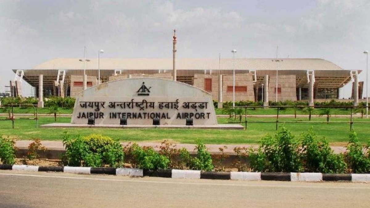 Rajasthan News: जयपुर एयरपोर्ट पर साइंटिस्ट बोला मेरे बैग में बम, सुरक्षाकर्मियों ने की यह कार्रवाई