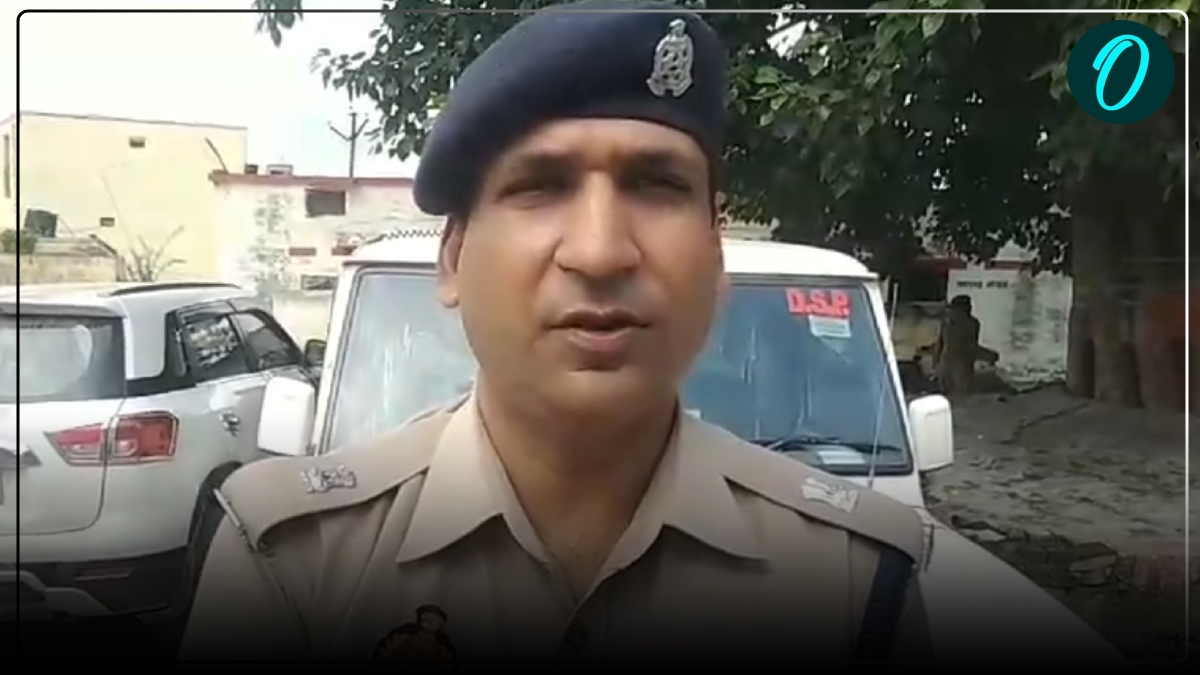 Bhadohi News: सुबह पूजा करने हनुमान मंदिर पहुंचे ग्रामीण,  इस हालत में मिले पुजारी, बुलाई गई पुलिस