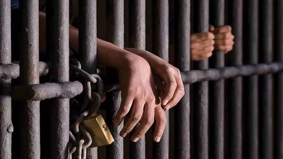 बारी बारी से परिवारवालों को खिलाती रही जहर, एक एक कर मरते गये 13 लोग, सनकी लड़की ने मचाया कोहराम