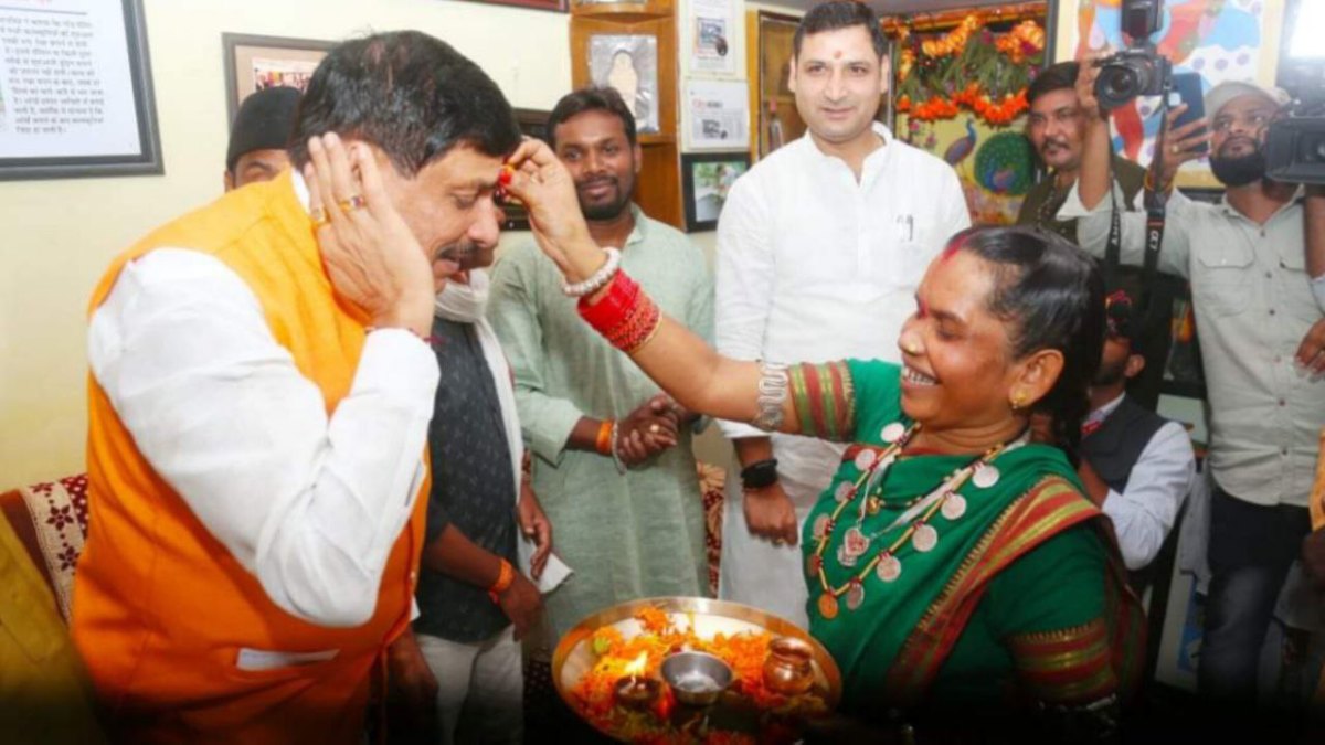 कौन है पेंटिंग से दुनिया में पहचान बनाने वाली पद्मश्री दुर्गाबाई व्योम,  CM  ने घर जाकर दिलाई BJP की सदस्यता