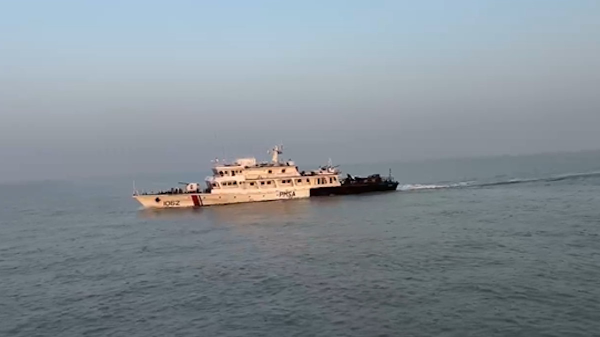 ICGS: पाकिस्तानी जहाज से भिड़ा भारतीय तटरक्षक बल, 2 घंटे तक पीछा, कैसे बचे  मछुआरे?