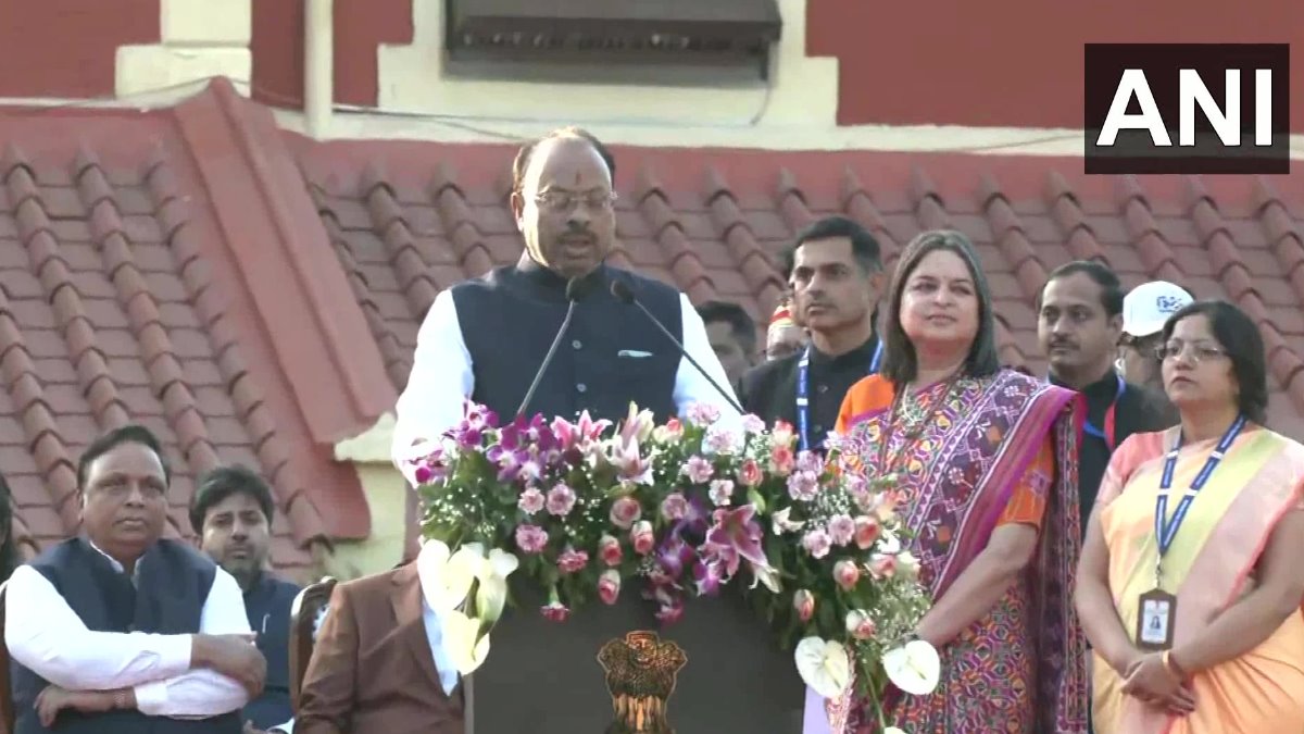 LIVE: फडणवीस सरकार का पहला मंत्रिमंडल विस्तार, 39 MLA  ने ली मंत्री पद की शपथ