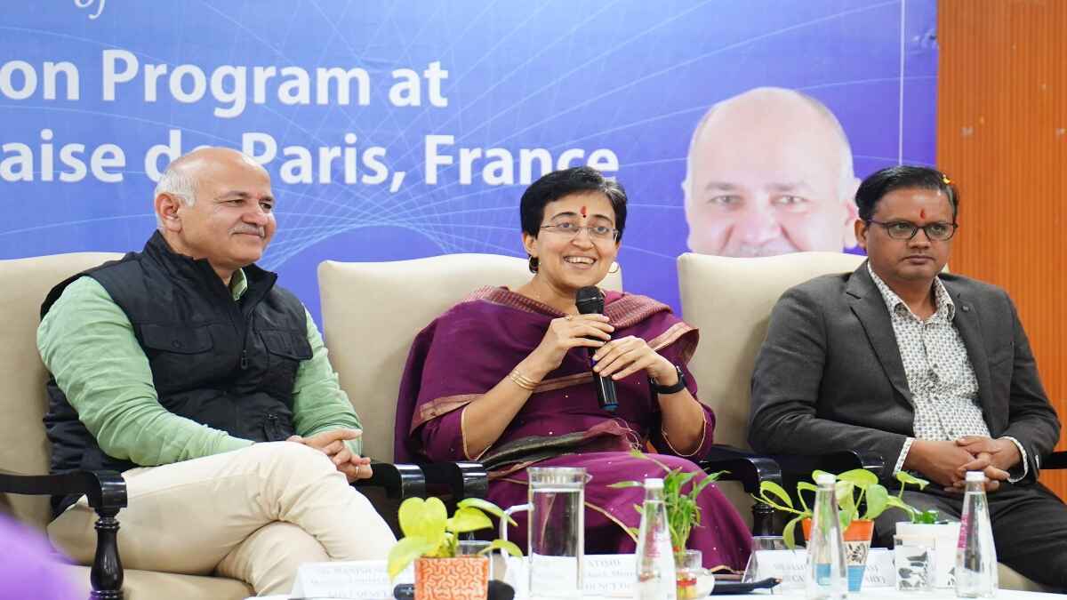 बच्चों के सपनों को दे रही आकार AAP सरकार, पैरिस से फ्रैंच भाषा का अध्यन कर लौटे 30 छात्र