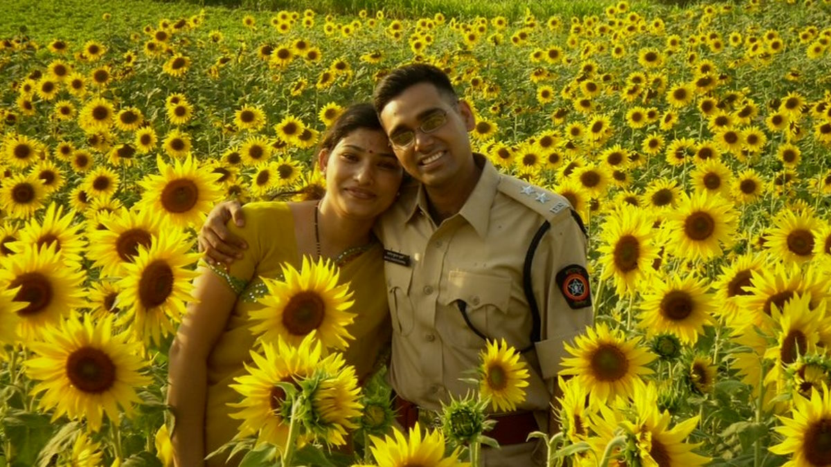 12th Fail IPS मनोज कुमार ने खास मौके पर IRS पत्‍नी श्रद्धा जोशी पर लुटाया प्‍यार, इंस्‍टा पर शेयर कर दी फोटो