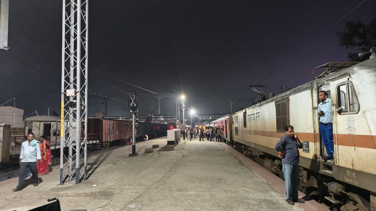 Train Cancel News Update: पैच दोहरीकरण और नॉन-इंटरलॉक की वजह से कई ट्रेनें रद्द, देखिए सूची