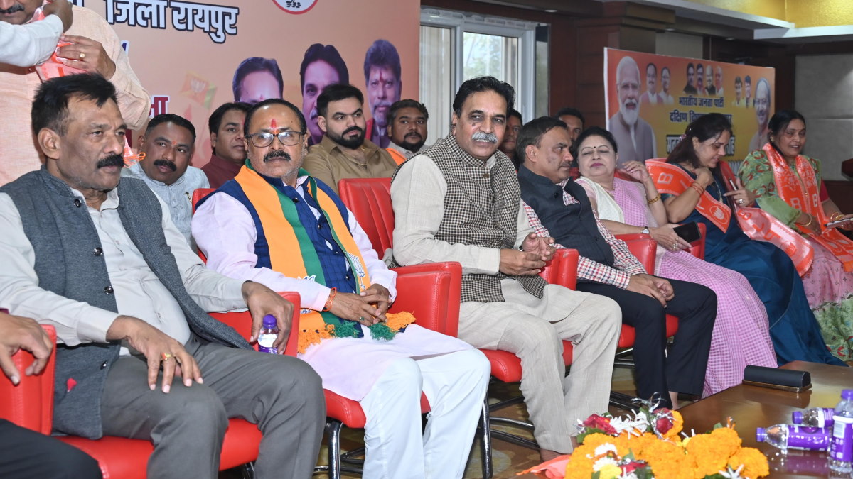Chhattisgarh: नगरीय निकाय चुनाव की तैयारियों में जुटी भाजपा, विधायक राजेश मूणत ने कार्यकर्ताओं में भरा जोश