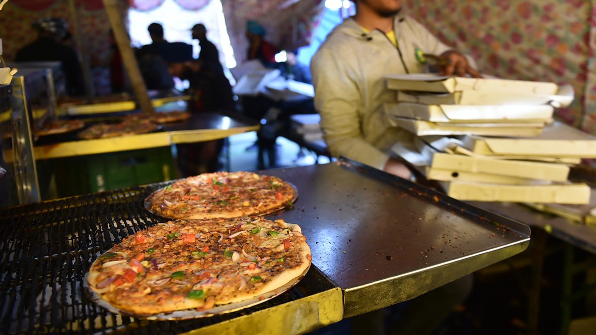 Pune Girls Hostel: पिज्जा ऑर्डर करना 4 लड़कियों को पड़ा भारी! हॉस्टल ने दी ऐसी सजा, सोशल मीडिया पर छिड़ी बहस