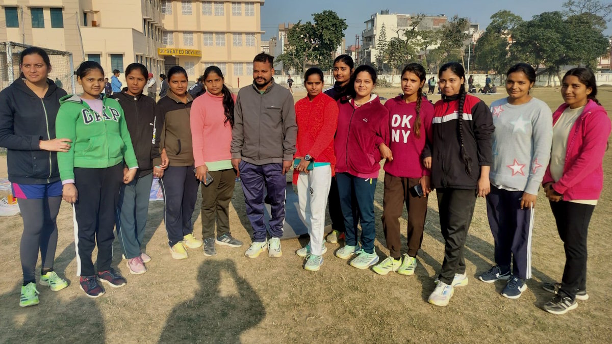 Success Story: 12 सहेलियां एक साथ बनने वाली हैं UP पुलिस कांस्‍टेबल, खाकी वर्दी से बस एक कदम दूर
