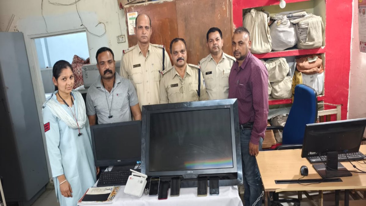 Bhopal News: भोपाल पुलिस ने ऑनलाईन क्रिकेट सट्टे का किया भंडाफोड़, पिता-पुत्र गिरफ्तार