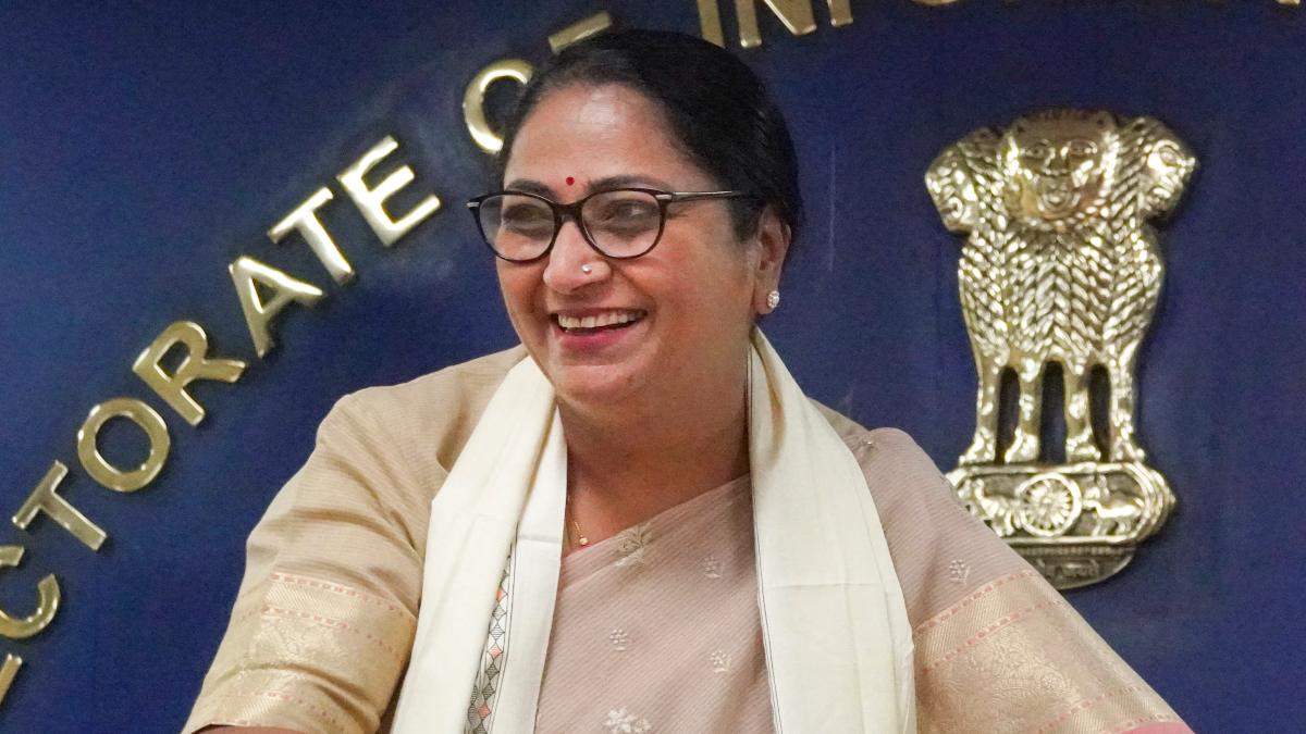 Delhi: रेखा सरकार का बड़ा ऐलान, श्रमिकों की बढ़ाई न्यूनतम मजदूरी, जानिए कब से होगी लागू?