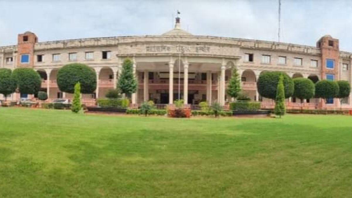 Indore News: इंदौर के सरकारी ऑफिस बदलेगी व्यवस्था, अब इस तरह से होगा काम