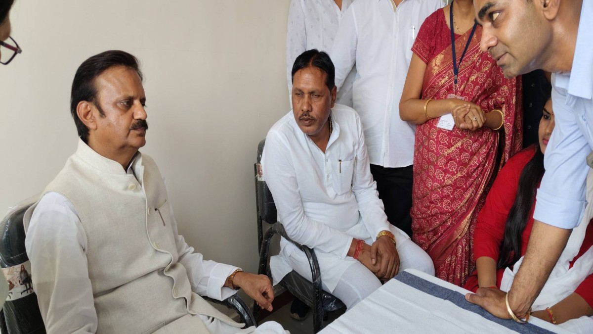MP News: नर्सिंग अधिकारियों के लिए जल्द बनेगी ट्रांसफर पॉलिसी, डिप्टी सीएम शुक्ल से चर्चा में मिली सहमति