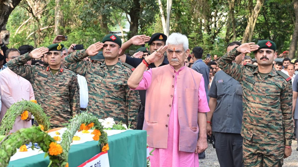 India Pakistan War: पिता पूर्व सैनिक, दो बड़े भाई फौजी, जानिए 25 साल के शहीद सुनील कुमार की कहानी