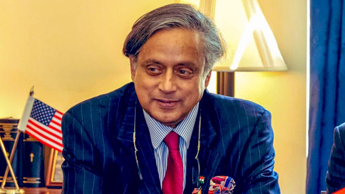 इमरजेंसी पर कांग्रेस के अंदर से ही उठी विद्रोह की आवाज, शशि थरूर ने साधा इंदिरा-संजय गांधी पर निशाना
