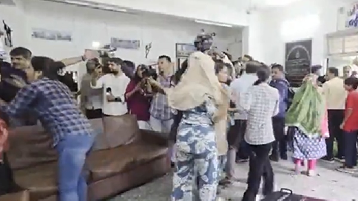 Ahmedabad के स्कूल में खूनी खेल! 10वीं के छात्र ने 8वीं के छात्र की चाकू मारकर हत्या की, जानें क्या थी वजह?