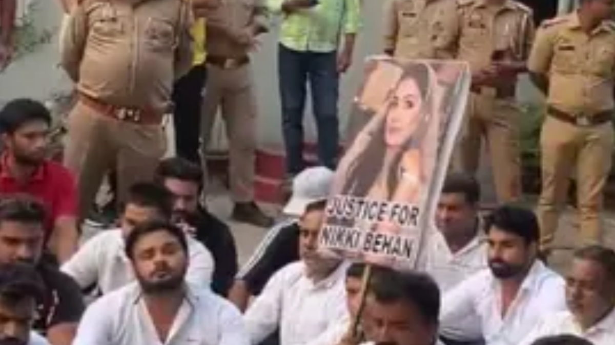 'उन्होंने मम्मा पर कुछ डाला और', बेटे के सामने मां को लगा दी आग, पति चाहता था 36 लाख रुपये का दहेज