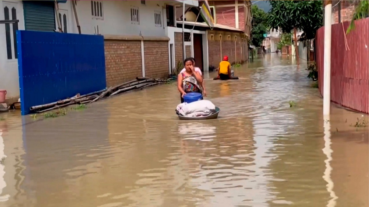 Manipur Floods: मणिपुर में भारी बारिश से हजारों घर डूबे, अगले 48 घंटे भारी बारिश का ऑरेंज अलर्ट जारी