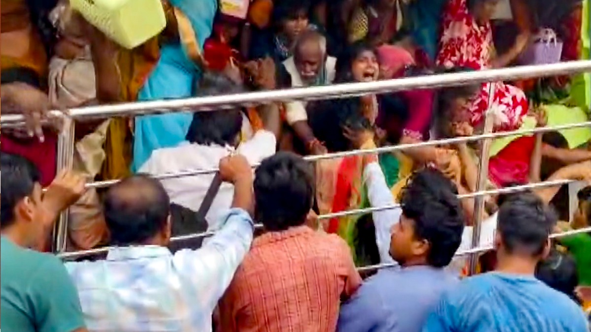 Andhra Temple Stampede: ‘जय श्री वेंकटेश्वर’ के जयकारों के बीच पसरा मातम, श्रीकाकुलम मंदिर में कैसे मची भगदड़?