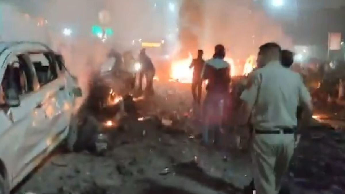 Delhi Blast: लाल किले मेट्रो स्टेशन के पास कारों में एकाएक विस्फोट, 8 की मौत-फरीदाबाद से पकड़े गए थे आतंकी