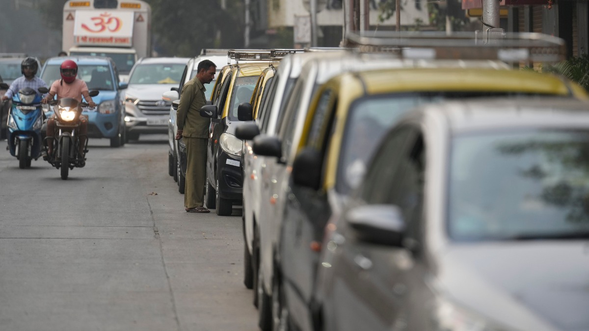 Mumbai CNG Crisis: सीएनजी की किल्लत से थमा मुंबई ट्रांसपोर्ट, ऑटो-टैक्सी के किराए से यात्रियों की जेब पर असर