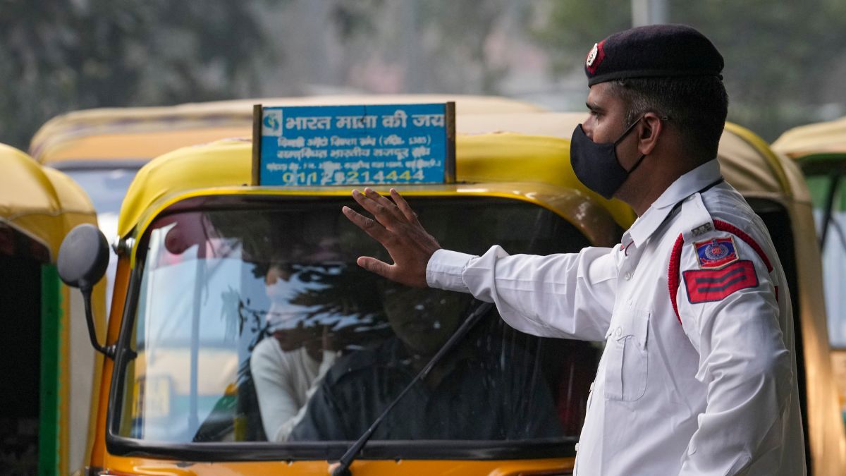 Delhi Traffic Alert: दिल्ली की 6 सड़कें आज शाम 7 बजे तक बंद, घर से निकलने से पहले चेक कर लें रूट