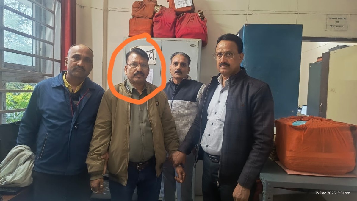 MP News: अंतरजातीय विवाह की प्रोत्साहन राशि के नाम पर रिश्वतखोरी, जानिए कैसे कलेक्ट्रेट का बाबू रंगे हाथ धराया