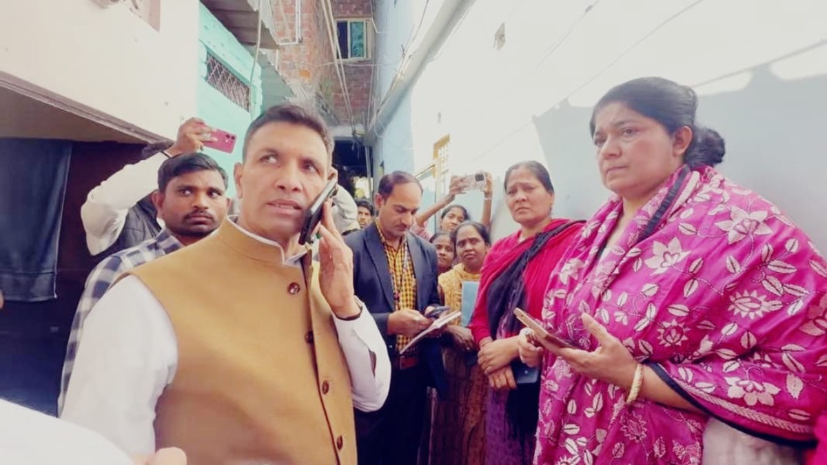 “ईंट भी हिली तो कांग्रेस सड़क पर उतरेगी” — भोपाल मानस भवन के पीछे आदिवासी बस्ती में पहुंचे PCC चीफ जीतू पटवारी