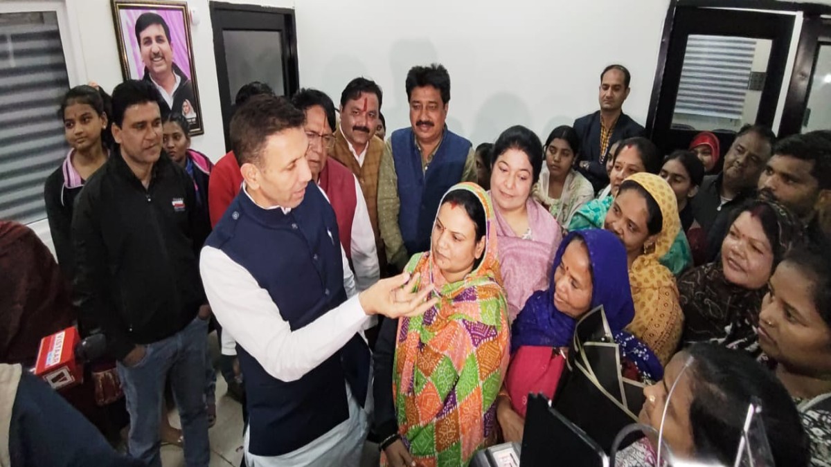 MP News: स्टे से बची आदिवासी बस्ती, भोपाल में गरीबों की जीत, सरकार की मनमानी पर न्यायालय की फटकार