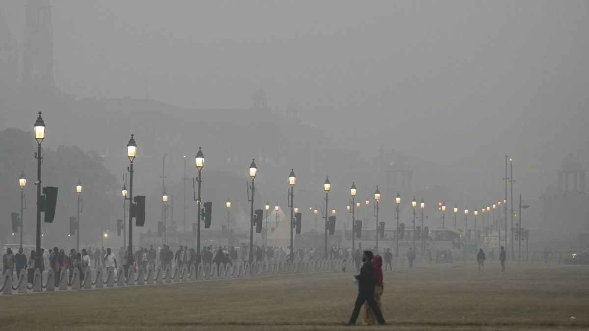 Delhi AQI Today: गणतंत्र दिवस से पहले लगातार बिगड़ रही दिल्ली की हवा, कब होगा राजधानी की AQI में सुधार?
