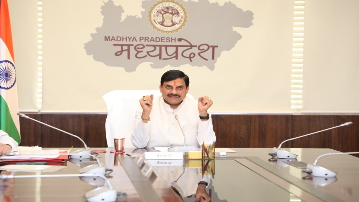 MP News: कटनी में CM मोहन यादव की सुरक्षा में बड़ी चूक, हेलीपैड के पास फूटे पटाखे, पुलिस ने की FIR